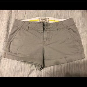 Old Navy Favorite Khakis 3.5” Shorts